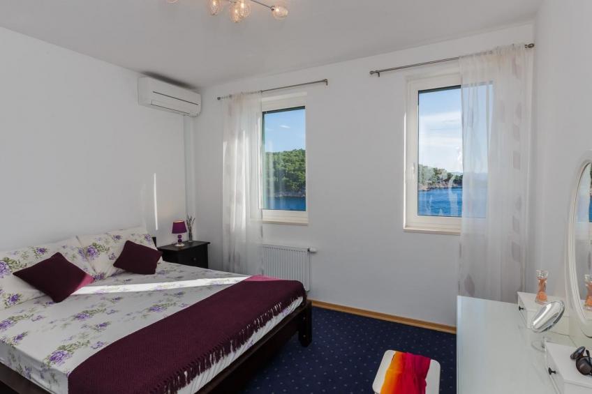 Ferienvilla "Osibova" mit Blick auf das Wasser - foto 11