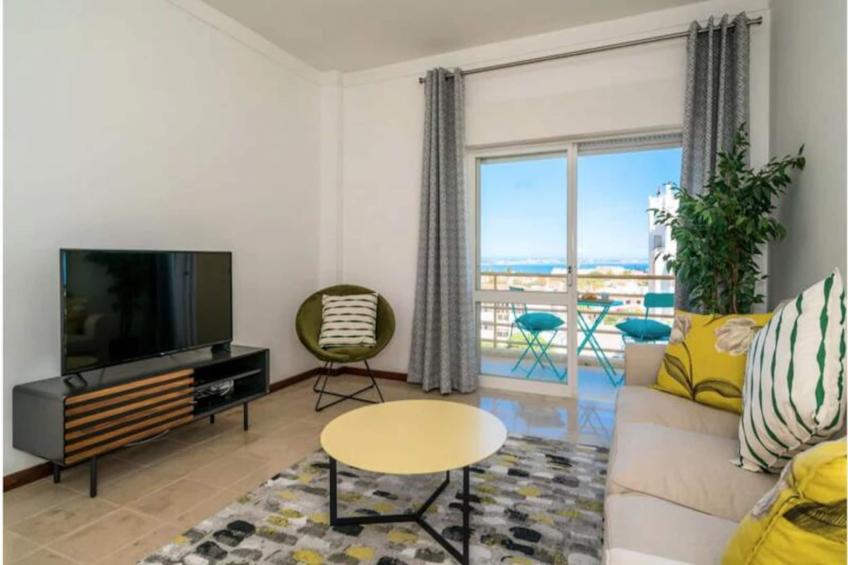 Sunny Seaside Escape - foto 2