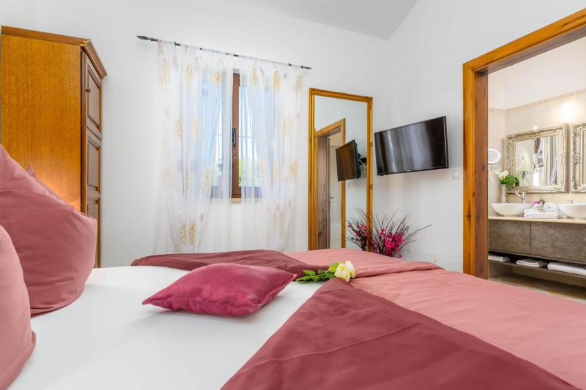 Villa Kamenica  im mediterranen Stil mit Innen- und Außenpool - foto 43