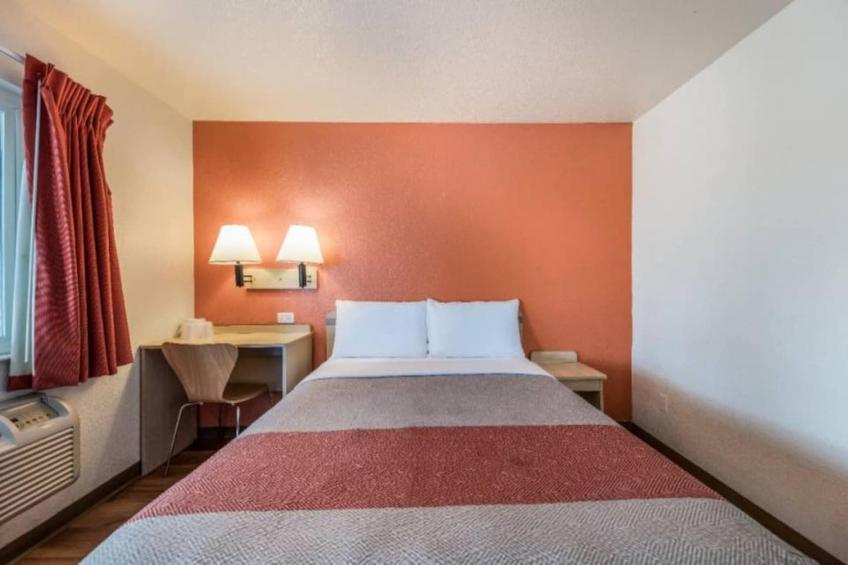 1 Queen Bed  ADA/Tub/Micfridge - foto 36