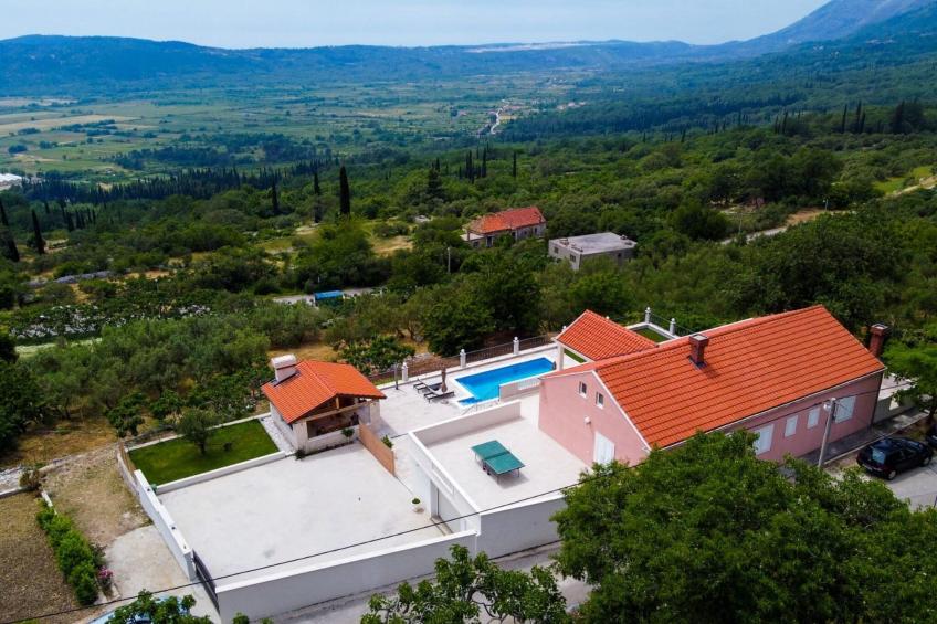 Villa Dragić- Four Bedroom Villa with Swimming Pool, Terrace and Sea View