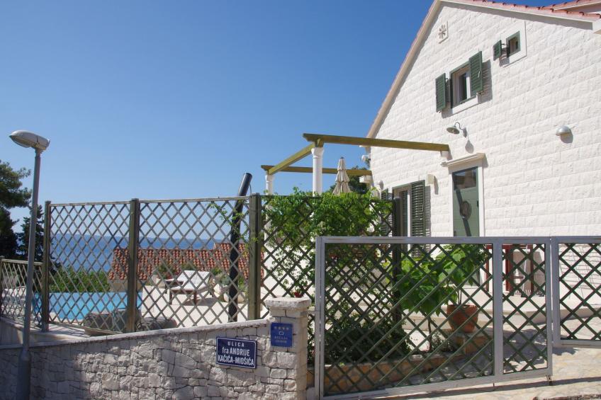 Schönes Ferienhaus mit privatem Pool - foto 6