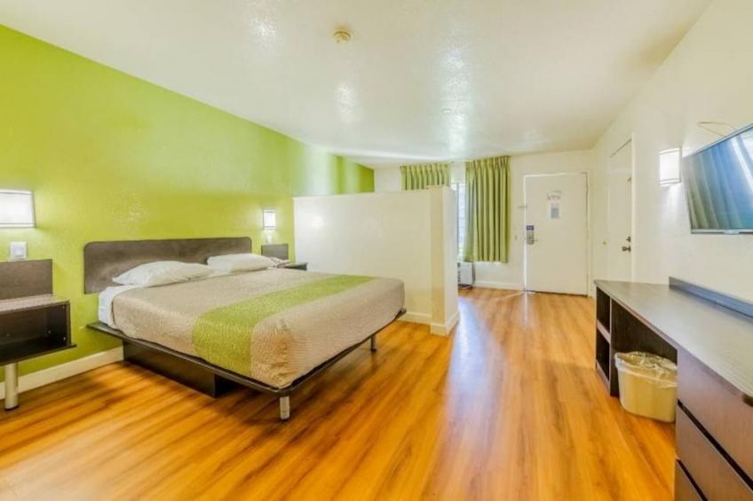1 Queen Bed  Non-Smoking - foto 5