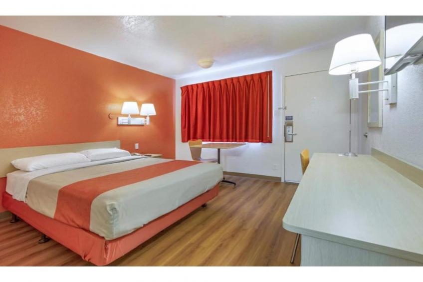 1 Full Bed  Premium