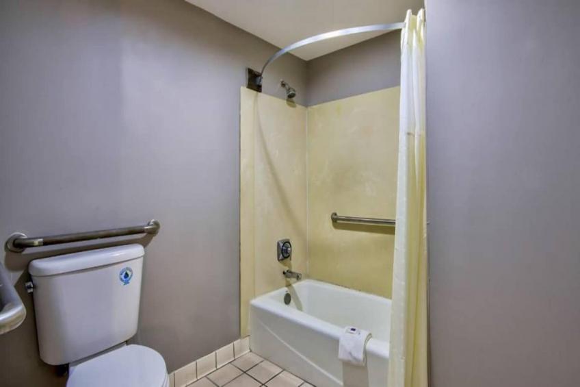 1 King Bed  Mobil Access Tub Nsmk Micfridg - foto 14