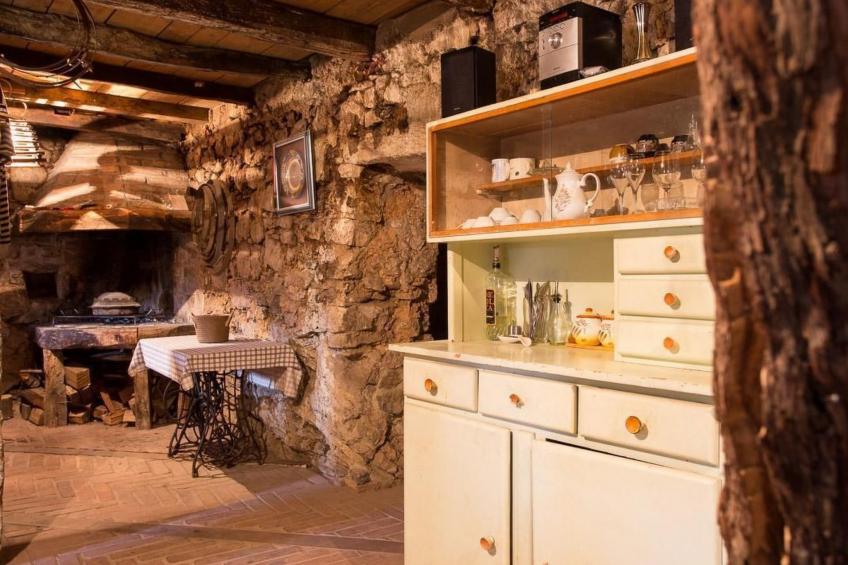 Haus mit modernem Interieur und einer alten Taverne - foto 29