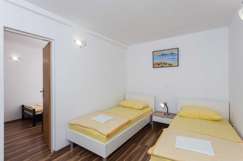 Apartments Djurkovic - Two-Bedroom Apartment with Shared Terrace and Sea View - foto 7