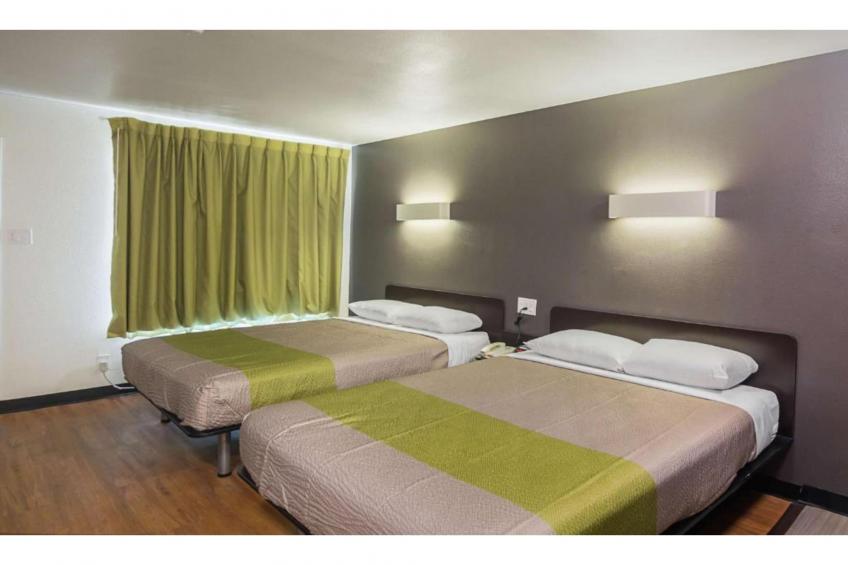 2 Queen Beds  Smoking Kitchen - foto 13