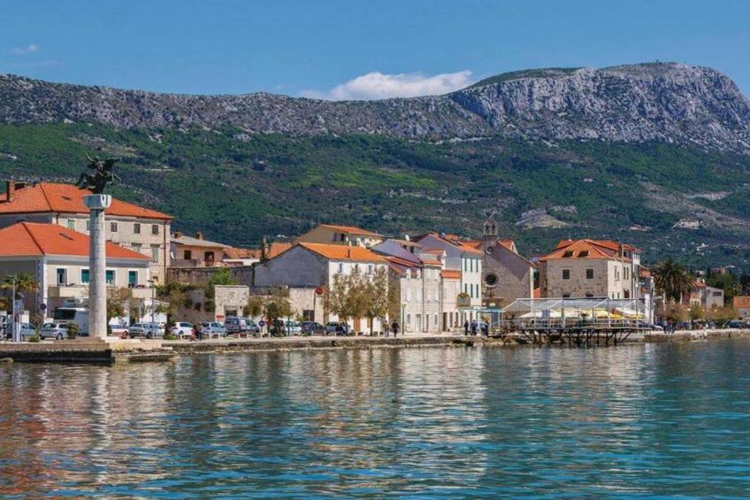 Charming Villa with Outdoor Pool, BBQ, and Sun Deck in Tranquil Kaštela Area - Five bedroom Villa - foto 26