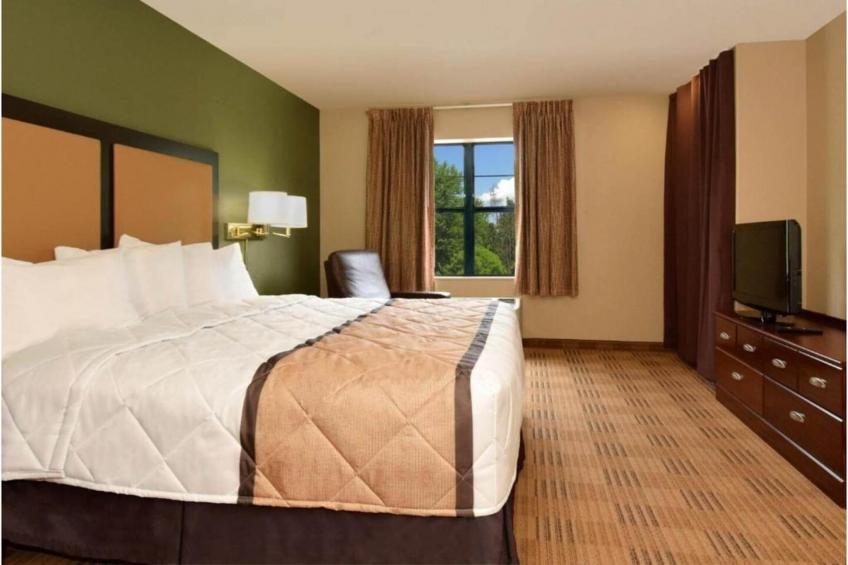 1 Queen Bed  Non-Smoking Kitchen - foto 16