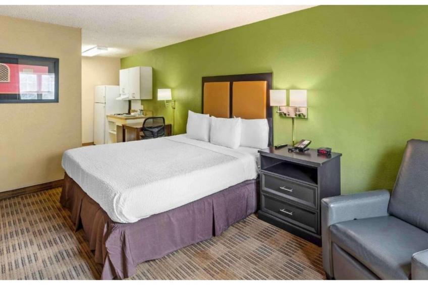 1 Queen Bed | Non-Smoking, Kitchen - foto 18