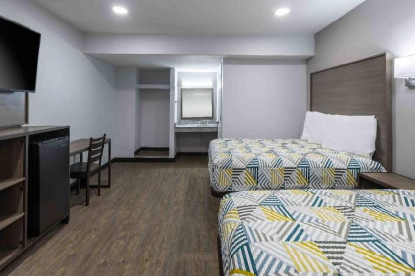 2 Queen Beds  Non-Smoking Kitchen - foto 4