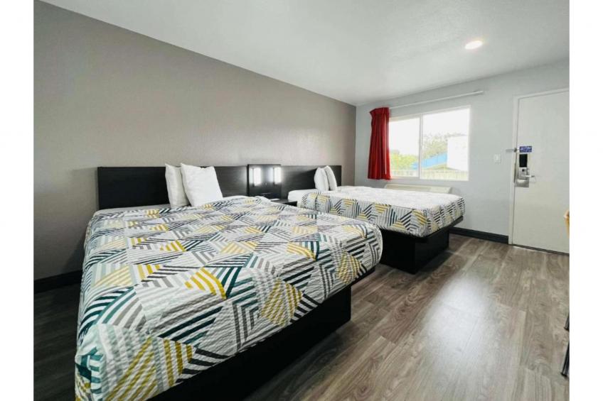 2 Queen Beds