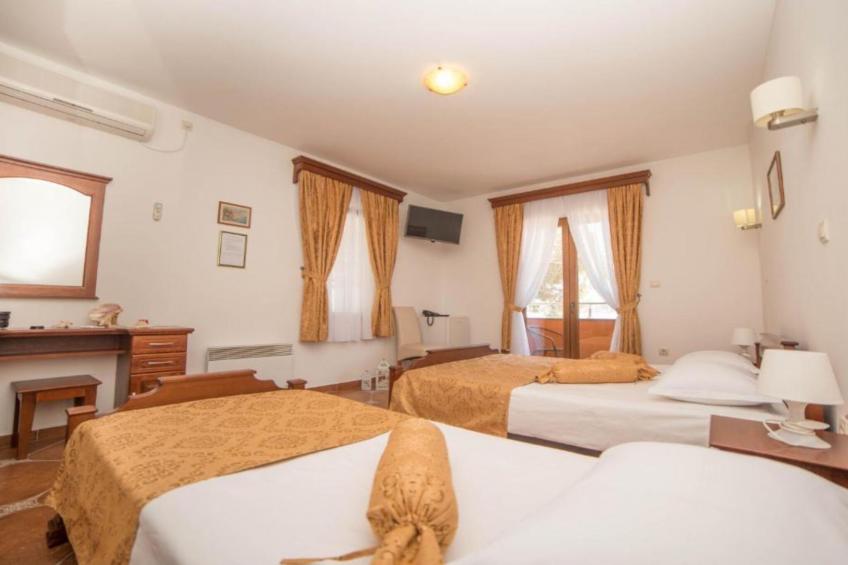 Fiammanti Hotel Montenegro-Triple Room with Balcony and Sea View 1 - foto 8