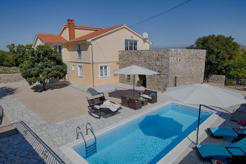 Luxuriöse Villa mit Pool, großem mediterranen Garten und Kinderspielplatz. - foto 14