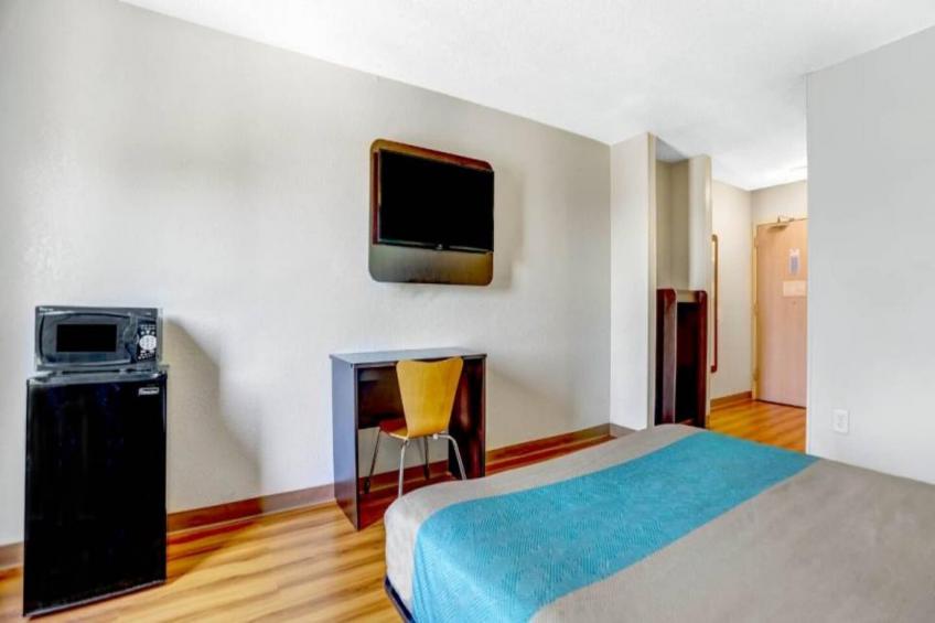 1 Queen Bed  Non-Smoking - foto 6