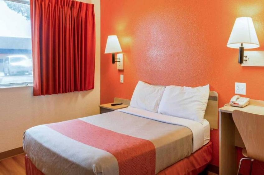 1 QUEEN BED - foto 4
