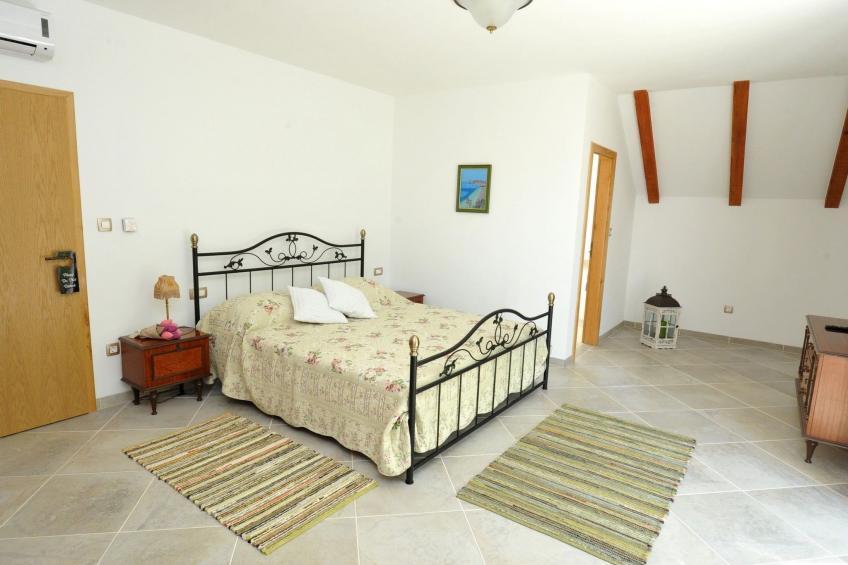 Alleinstehendes Ferienhaus mit Swimmingpool - foto 22