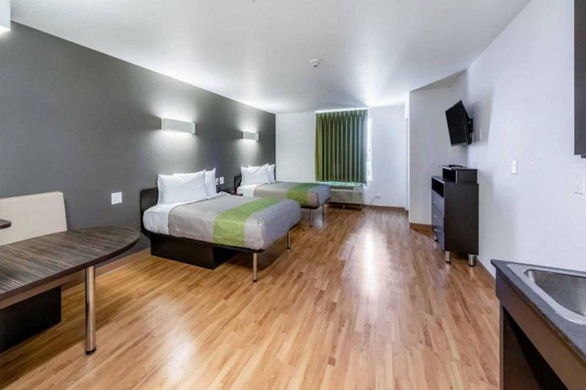 2 Full Beds  Non-Smoking Kitchen - foto 16