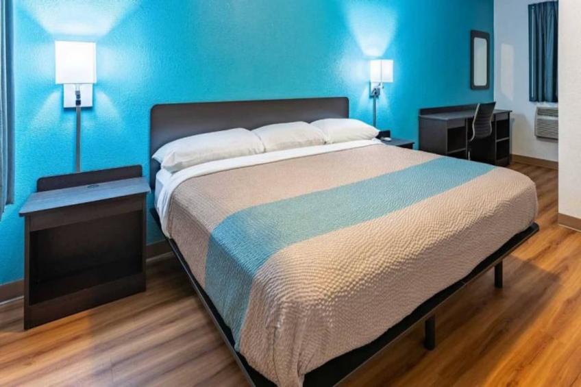 1 Queen Bed  Smoking - foto 10