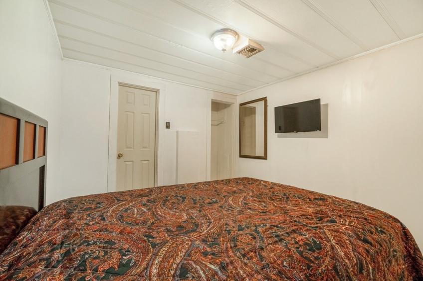 Queen Bed Smoking - foto 16