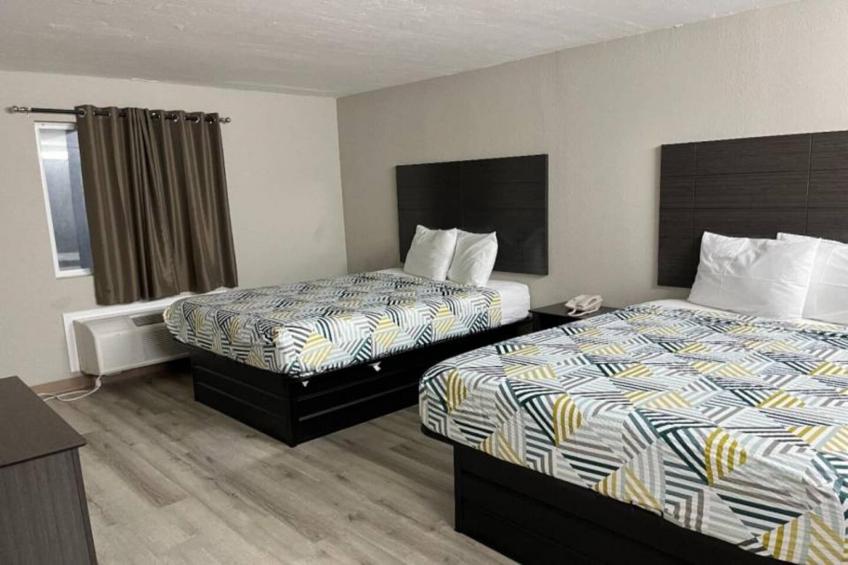 4 Queen Beds  Suite Non-Smoking - foto 20