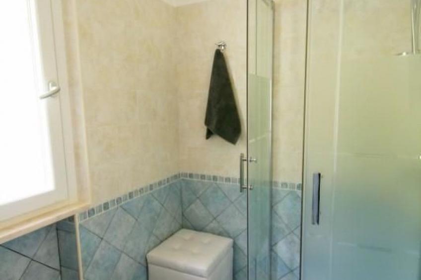 Villa zur alleinigen Nutzung mit 4 Wohnungen - foto 19