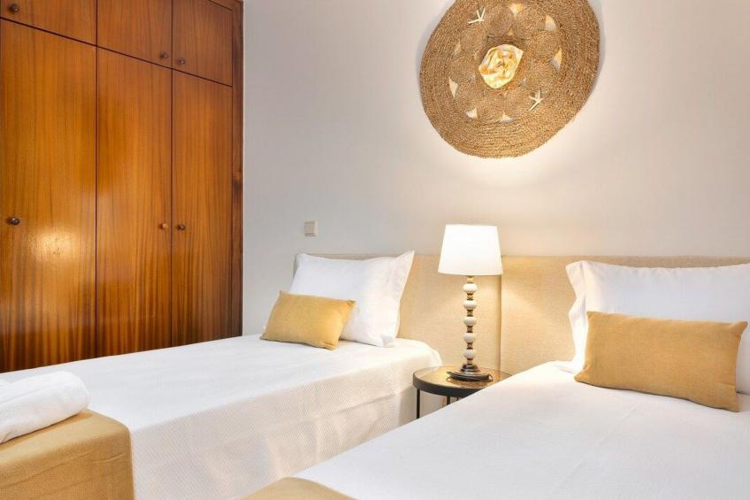 Meerblick First Line mit 2 Pools 5 - foto 11