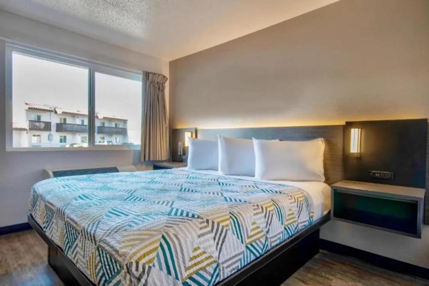 1 Queen Bed  ADA/RI Shower/Non-Smoking - foto 5
