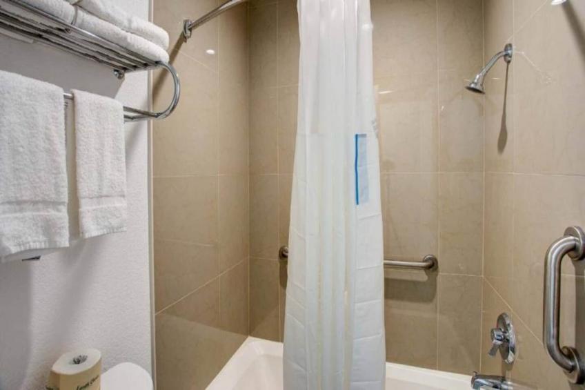 1 King Bed  Non-Smoking Micfridge - foto 10