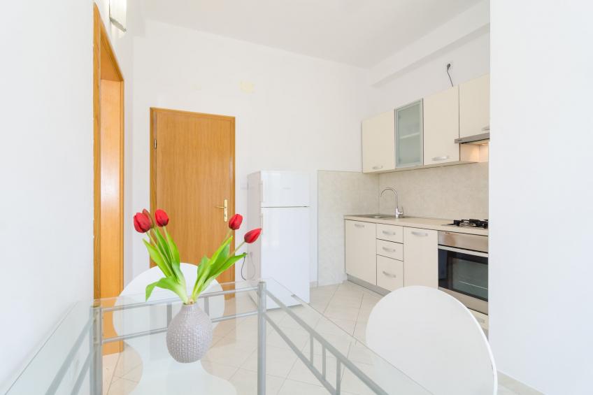 Apartments & Rooms Barišić - Studio Apartment with Balcony and Garden View (First Floor)-APT 2 - foto 5