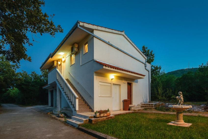 Spacious Prgomet Retreat with Private Pool, Fitness Centre, and Garden - Three Bedroom Villa - foto 27