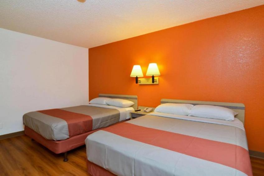 2 Full Beds  ADA/RI Shower/Mini Fridge - foto 19
