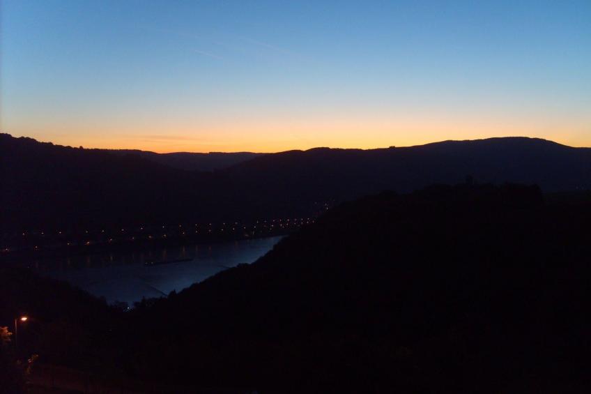 mit Balkon und Rheinblick - foto 25