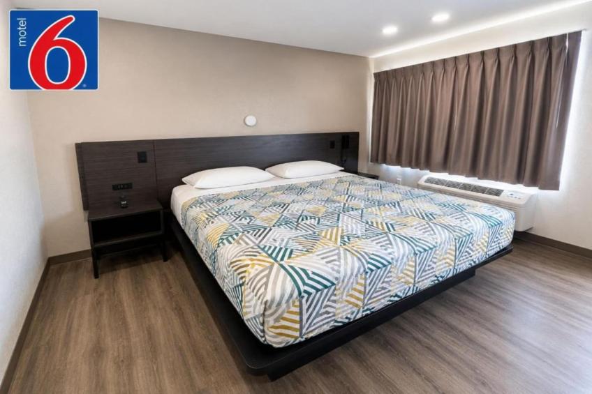 1 King Bed  Micfridge - foto 4