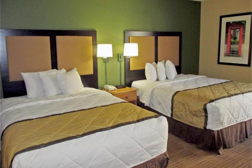 2 Queen Beds  Non-Smoking Kitchen - foto 25