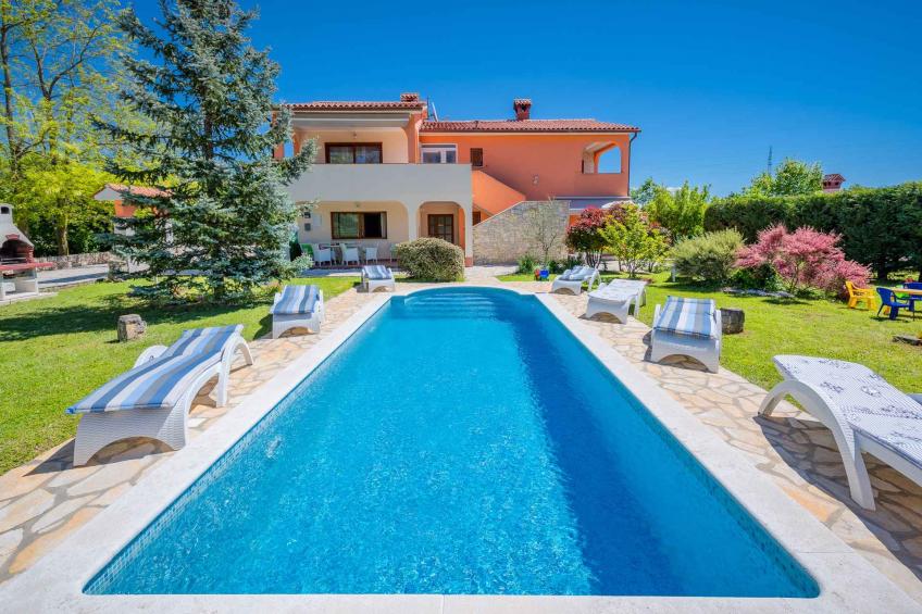 Villa with pool and terrace - BF-XRKWF