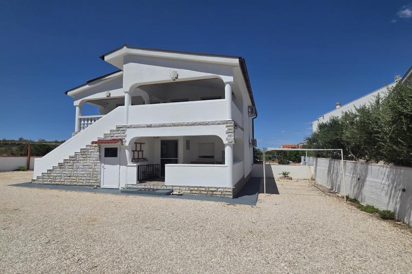 Apartment Didovi Dvori 2 with jacuzzi