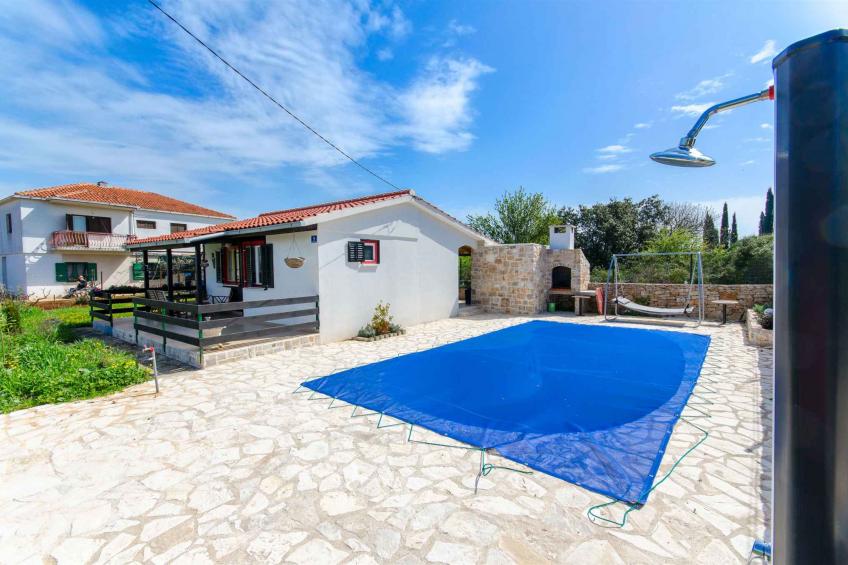 Holiday home with pool - BF-T7FRH