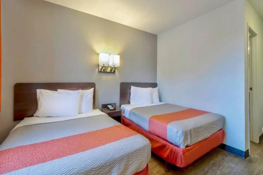 2 Queen Beds  Micfridge - foto 12