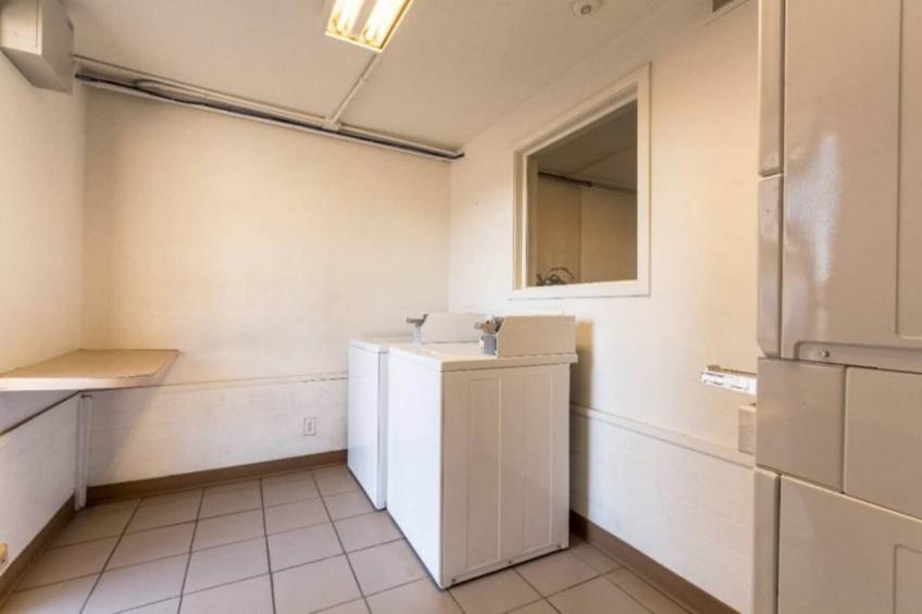 1 King Bed  Mobility Accessible RI Shower Nsmk - foto 21