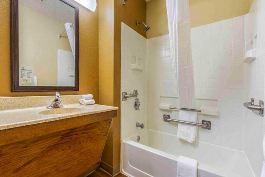 1 Queen Bed | Mob Acc Tub Ste Nsmk Sb Micfri - foto 32