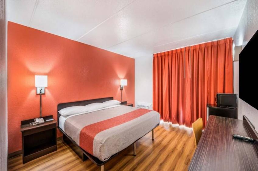 1 King Bed  Non-Smoking - foto 7