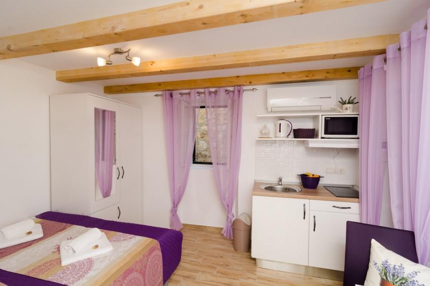 Lavender Garden Apartments - Comfort Studio Apartment (Ground Floor) - APT 2