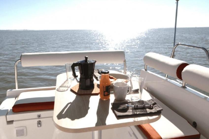 Yacht Overtime im Hafen der Marina Braunsbedra - foto 3