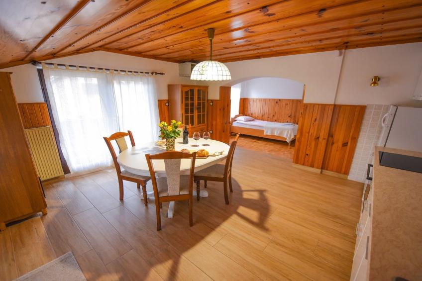 Cozy Luxe Holiday Home with Natural Thermal Bath - Seven Bedroom Holiday Home - foto 6