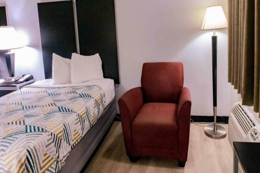 1 King Bed  Smoking Micfridge - foto 2
