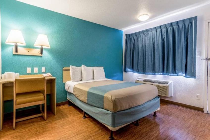 1 Queen Bed  Non-Smoking - foto 23