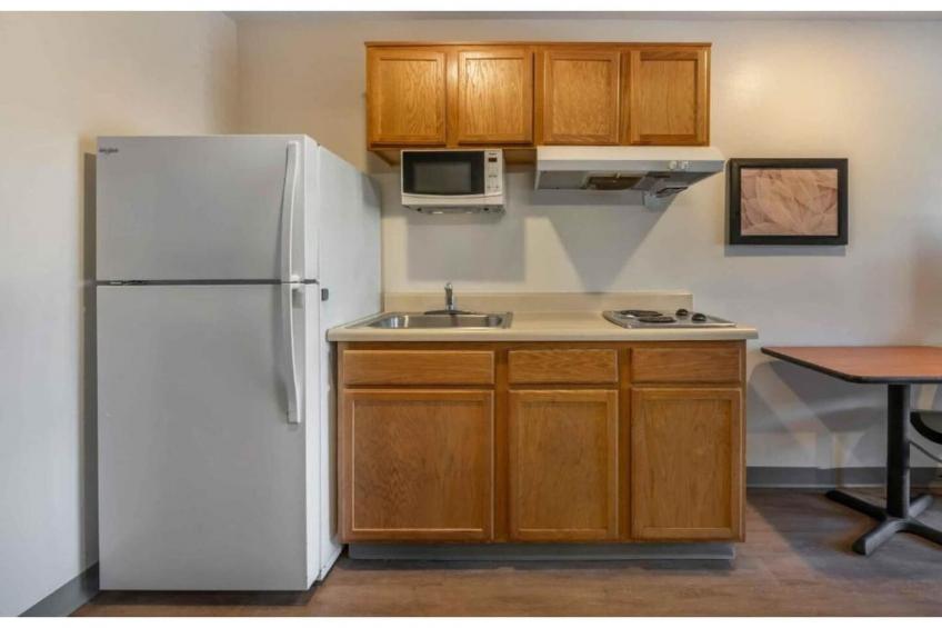 1 Full Bed  Non-Smoking Kitchen - foto 8