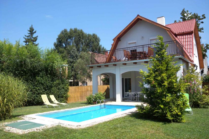 Vakantiehuis met tuin en zwembad slechts 100 m van het strand - BF-VNT4